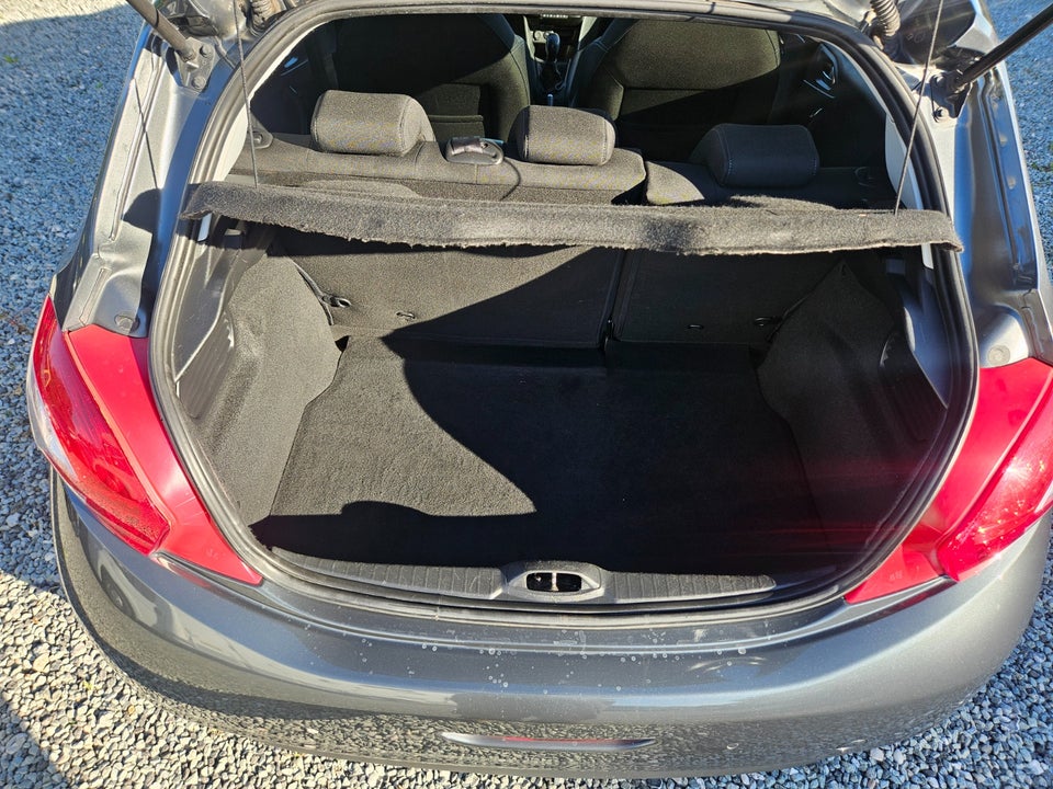 Peugeot 208 1,2 VTi Allure Sky 5d