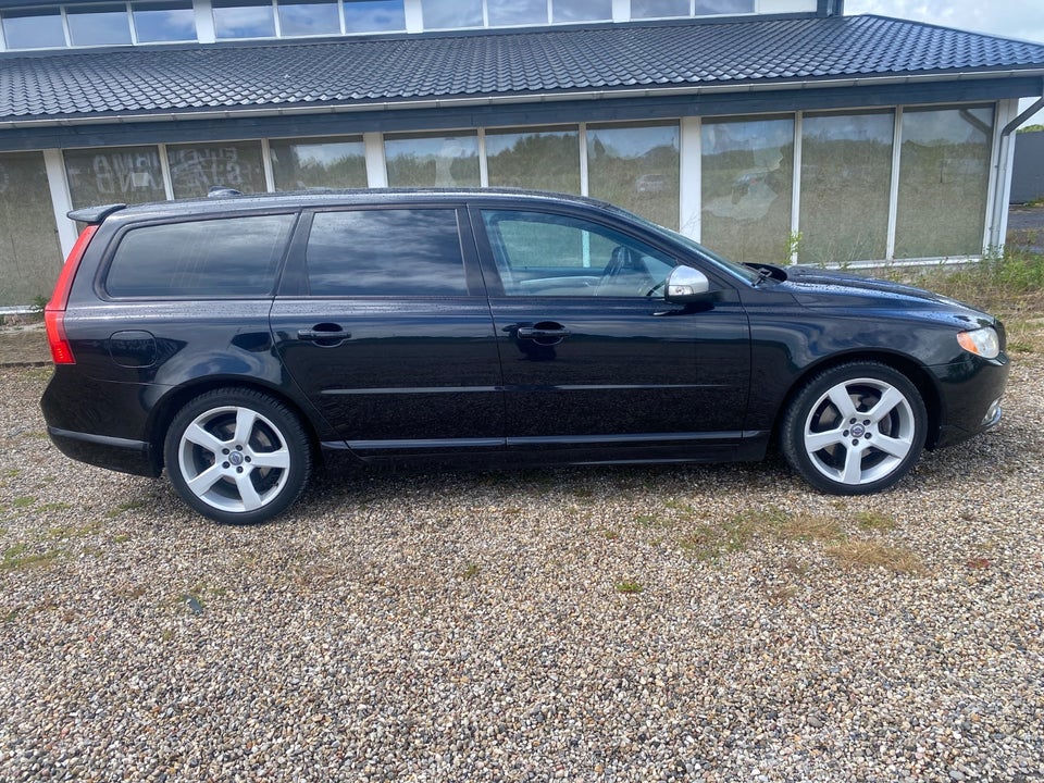 Volvo V70 2,5 T 230 Summum aut. 5d