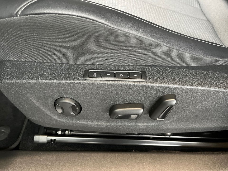 Skoda Enyaq 80 iV Plus Loft 5d