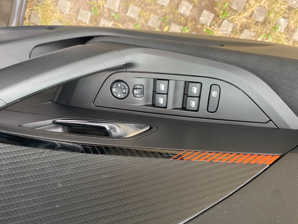 Peugeot 2008 1,2 PureTech 130 Platin EAT8 5d