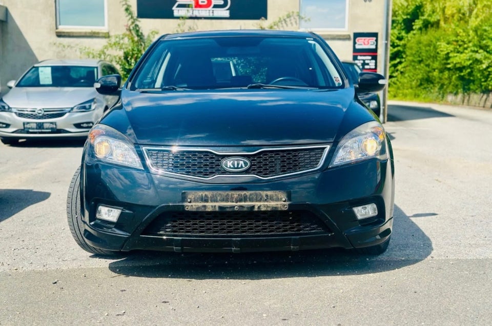 Kia Ceed 1,6 CRDi 128 Sport 5d