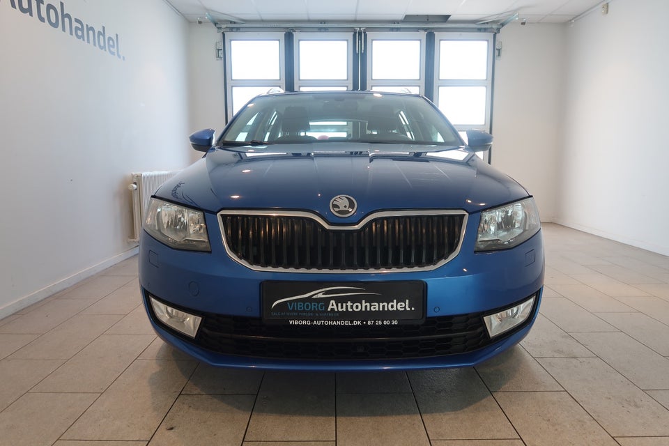 Skoda Octavia 1,6 TDi 105 Elegance Combi DSG 5d