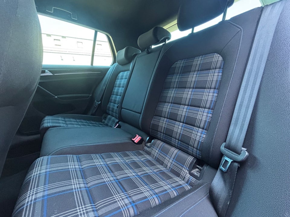 VW Golf VII 1,4 GTE Highline DSG 5d