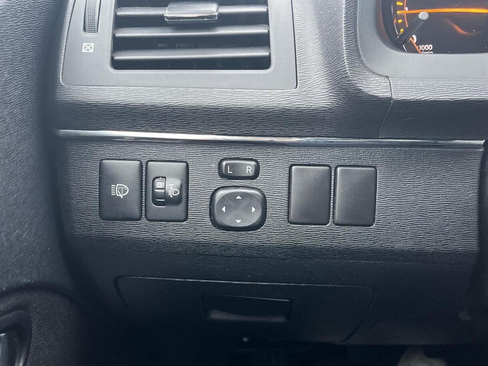 Toyota Avensis 1,6 VVT-i T1 stc. 5d