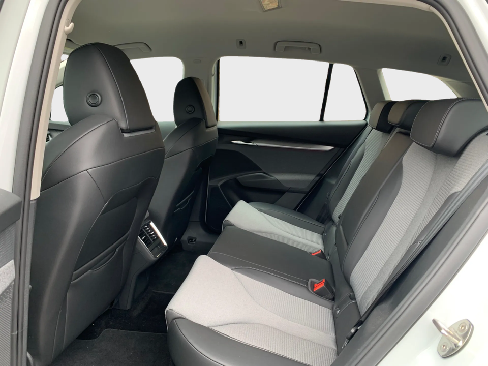 Skoda Enyaq 60 iV Loft 5d