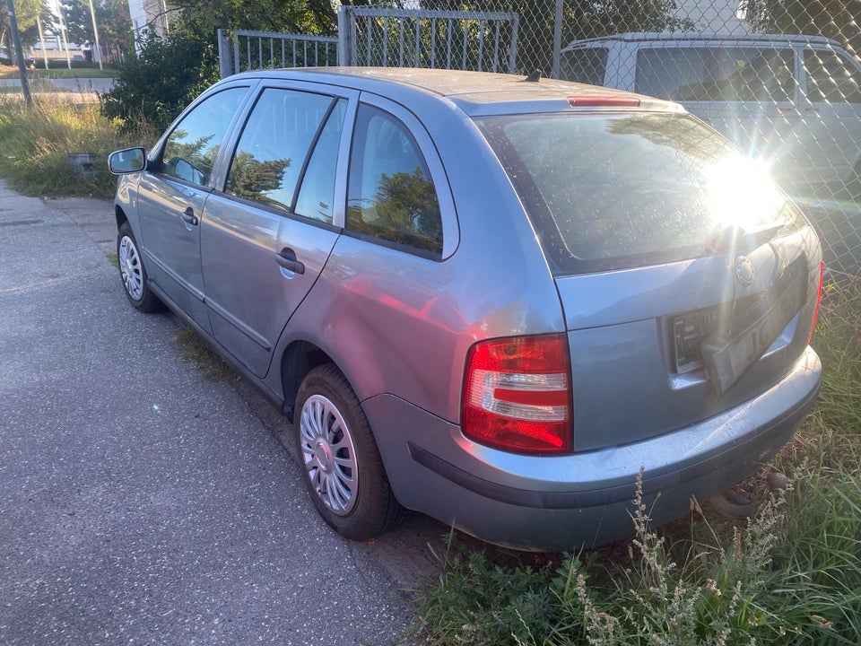 Skoda Fabia 1,4 16V 101 Ambiente Combi 5d