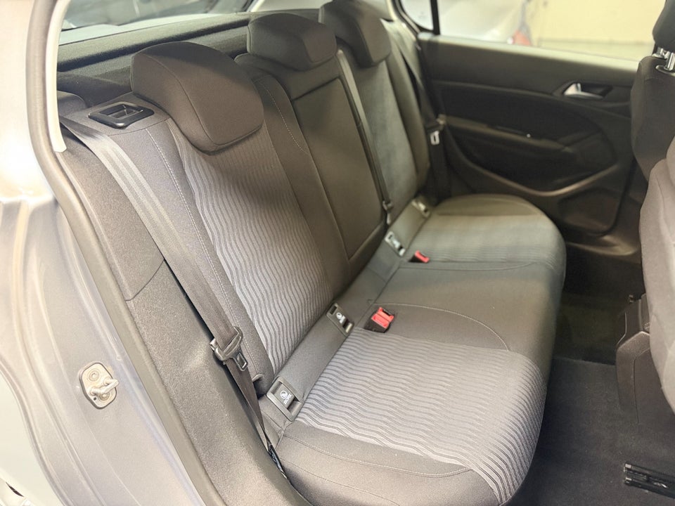 Peugeot 308 1,6 e-HDi 116 Active 5d