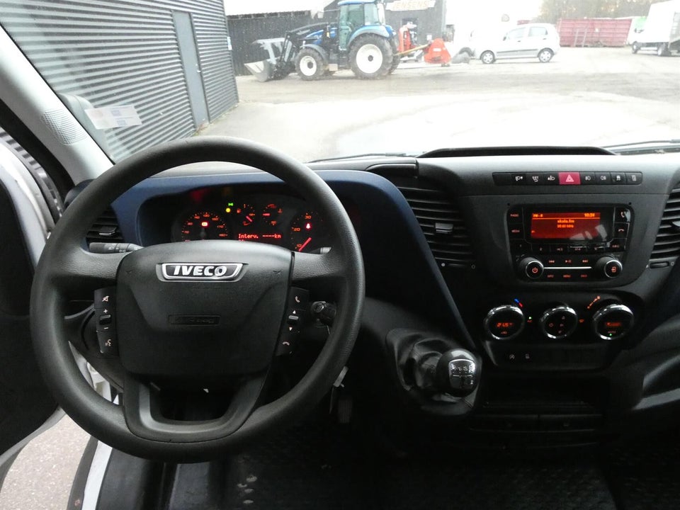 Iveco Daily 2,3 35S14 Mandskabsvogn m/lad 4d