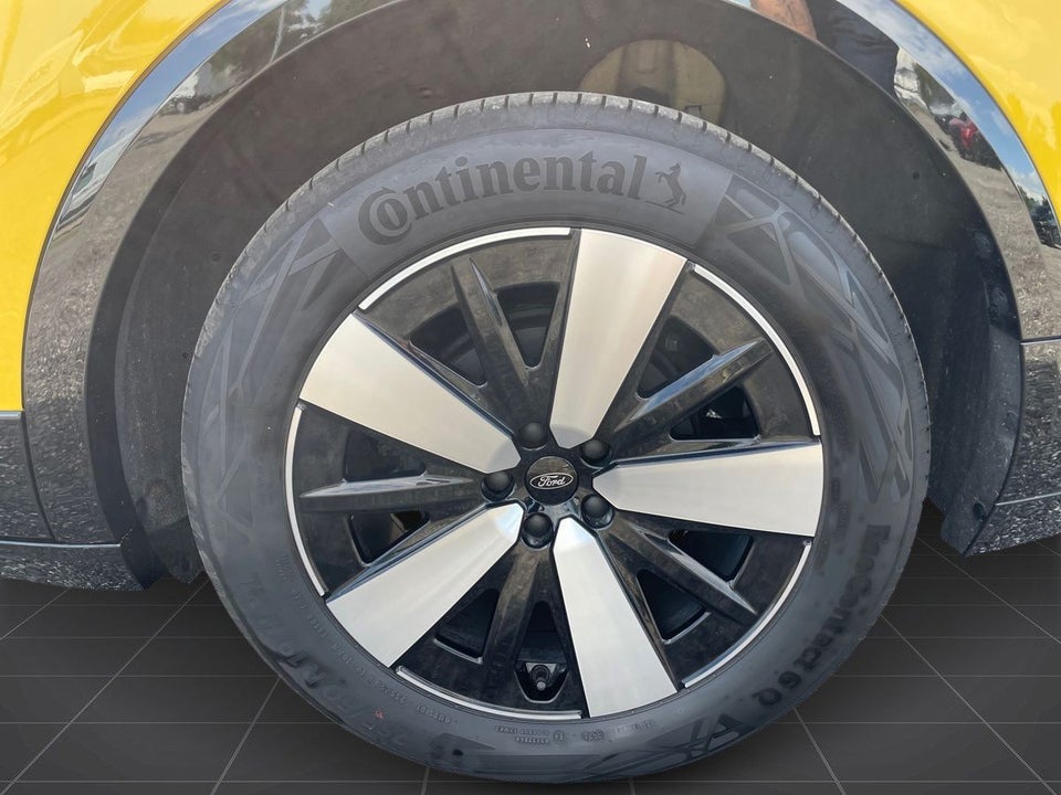 Ford Capri 82 Select Extended Range 5d