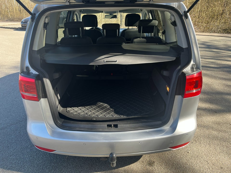 VW Touran 2,0 TDi 140 Comfortline DSG BMT 7prs 5d