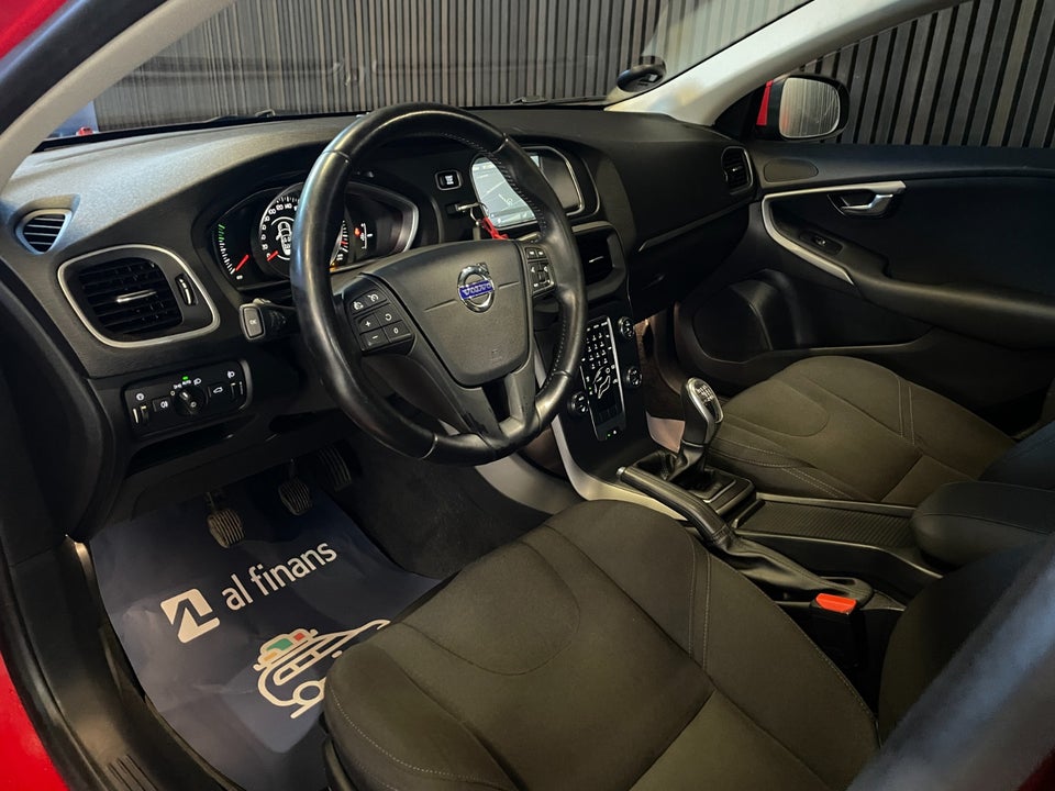 Volvo V40 1,6 D2 115 Kinetic 5d