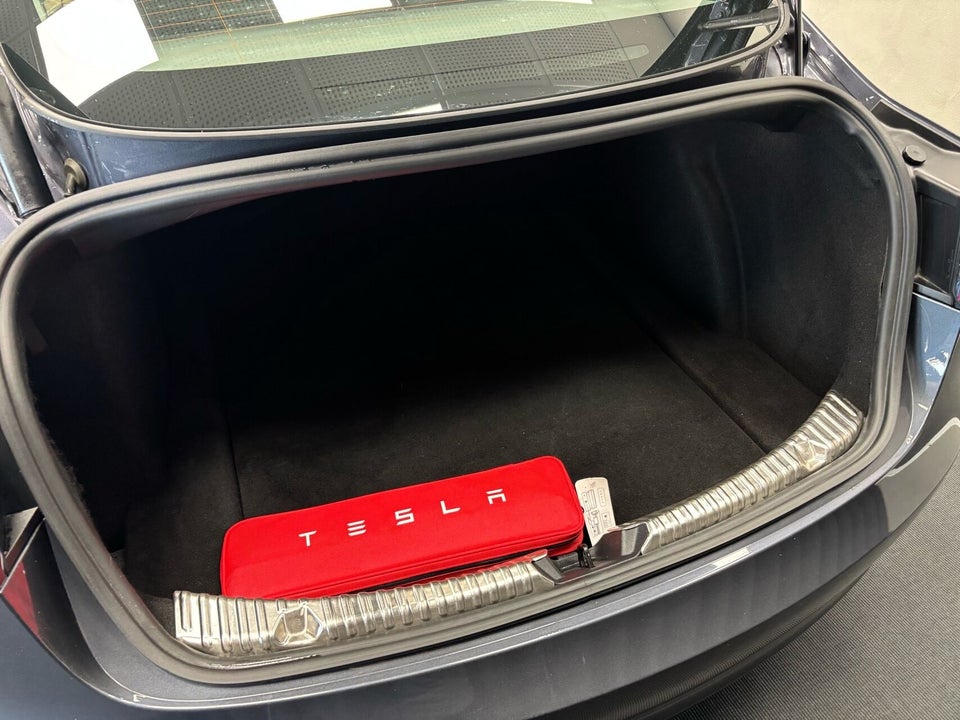 Tesla Model 3 RWD 4d