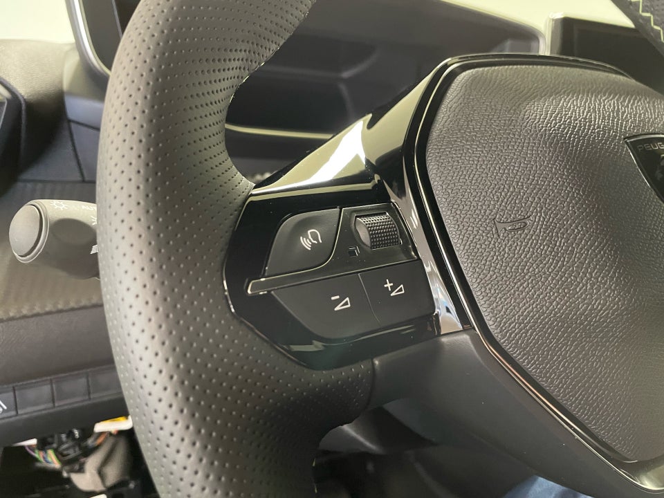 Peugeot e-208 54 GT 5d