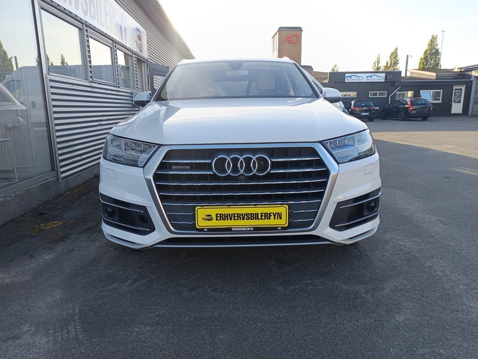 Audi Q7 3,0 TDi 272 quattro Tiptr. Van 5d