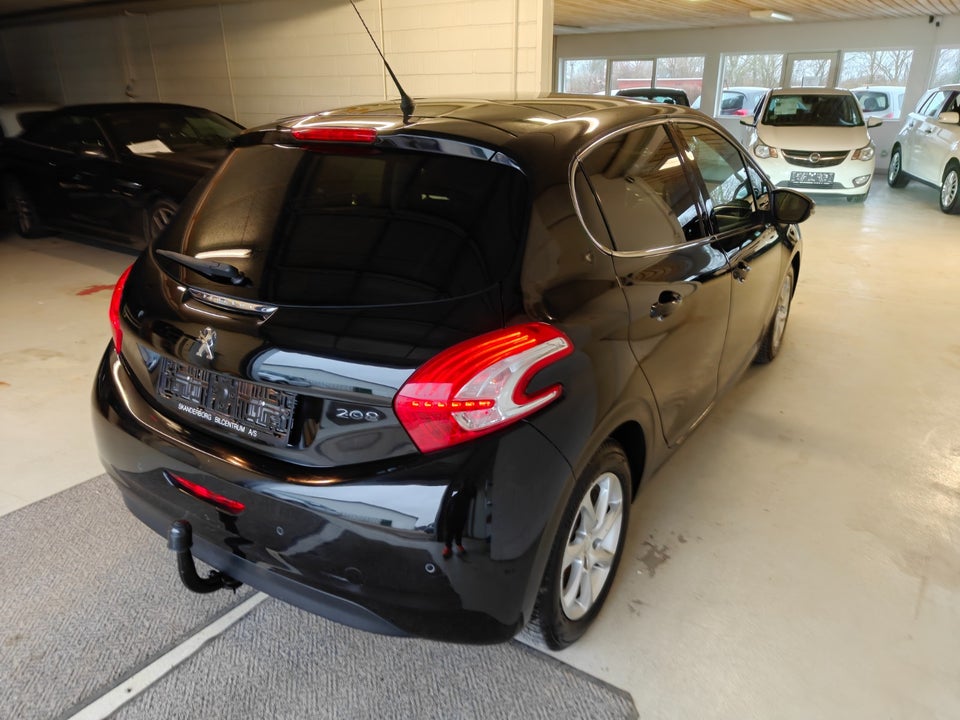 Peugeot 208 1,2 VTi Allure 5d