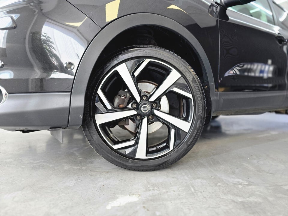 Nissan Qashqai 1,6 Dig-T 163 Tekna 5d