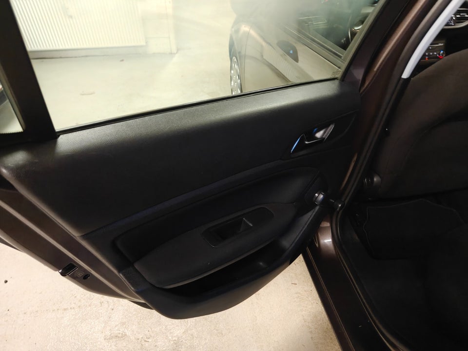 Peugeot 308 1,2 VTi 82 Active 5d