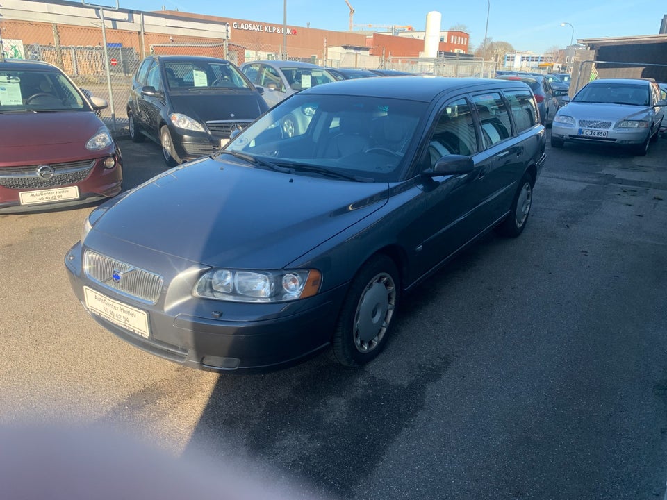 Volvo V70 2,4 140 Momentum 5d