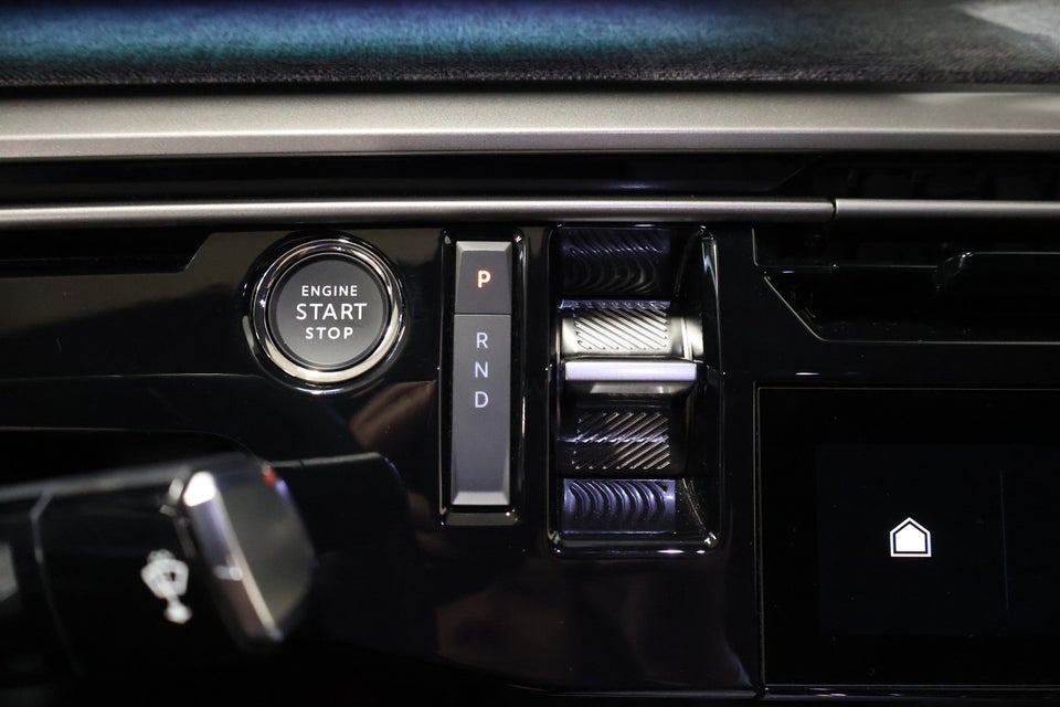 Peugeot e-3008 77 GT 5d