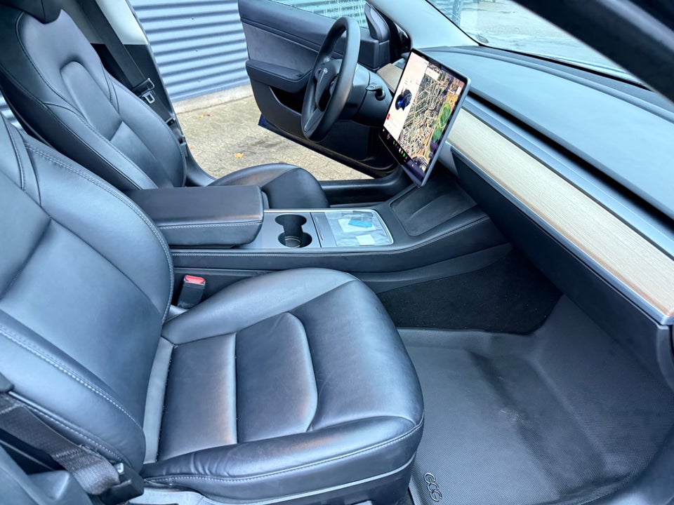 Tesla Model 3 Standard Range+ RWD 4d