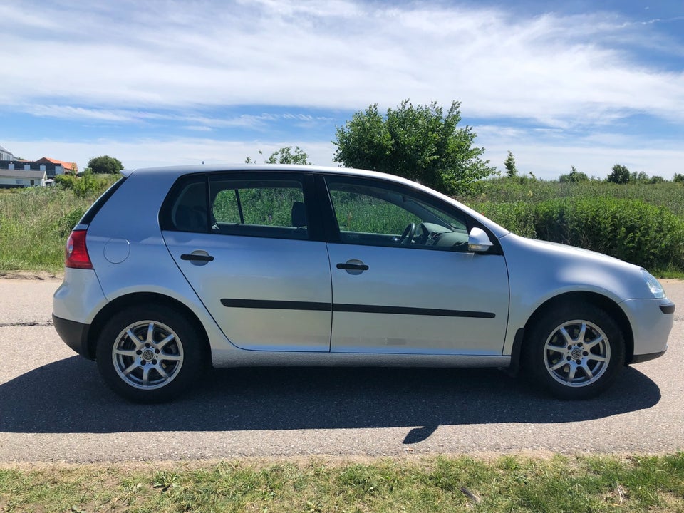 VW Golf V 1,6 Comfortline 5d