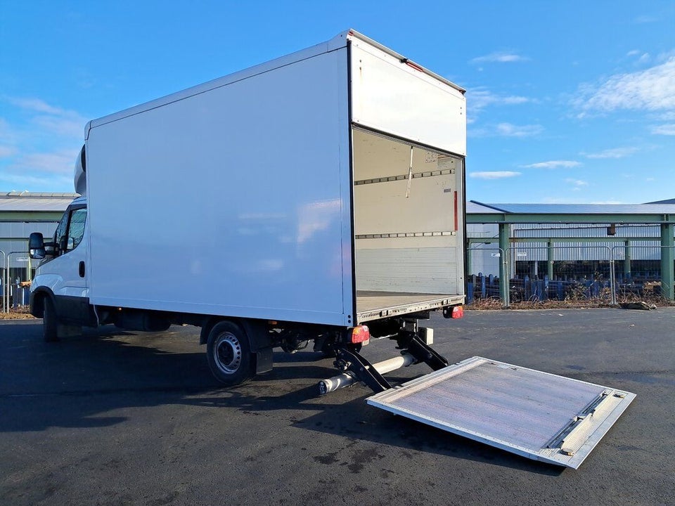 Iveco Daily 2,3 35S16 4100mm Box m/lift AG8