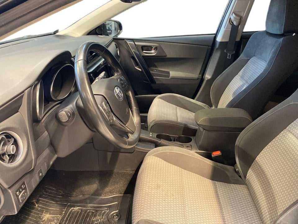 Toyota Auris 1,8 Hybrid H2 Selected CVT 5d