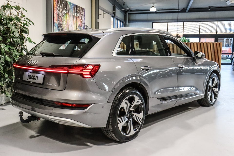 Audi e-tron 55 quattro 5d