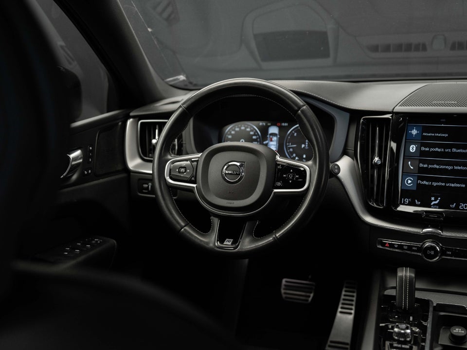 Volvo XC60 2,0 D5 235 R-Design aut. AWD 5d