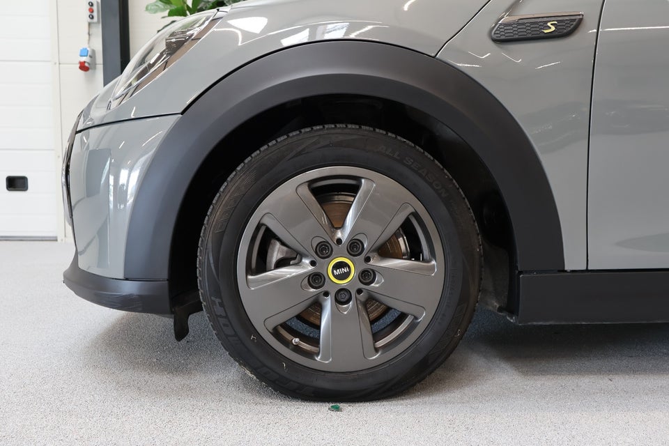 MINI Cooper SE Essential 3d