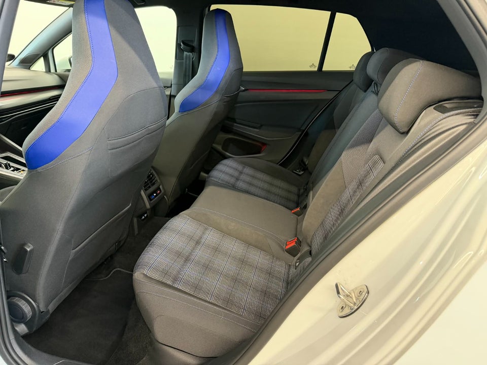 VW Golf VIII 1,4 GTE DSG 5d