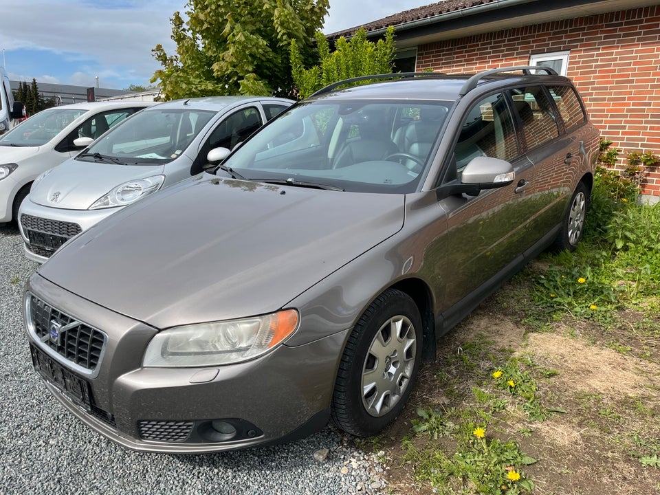 Volvo V70 2,5 T Summum aut. 5d