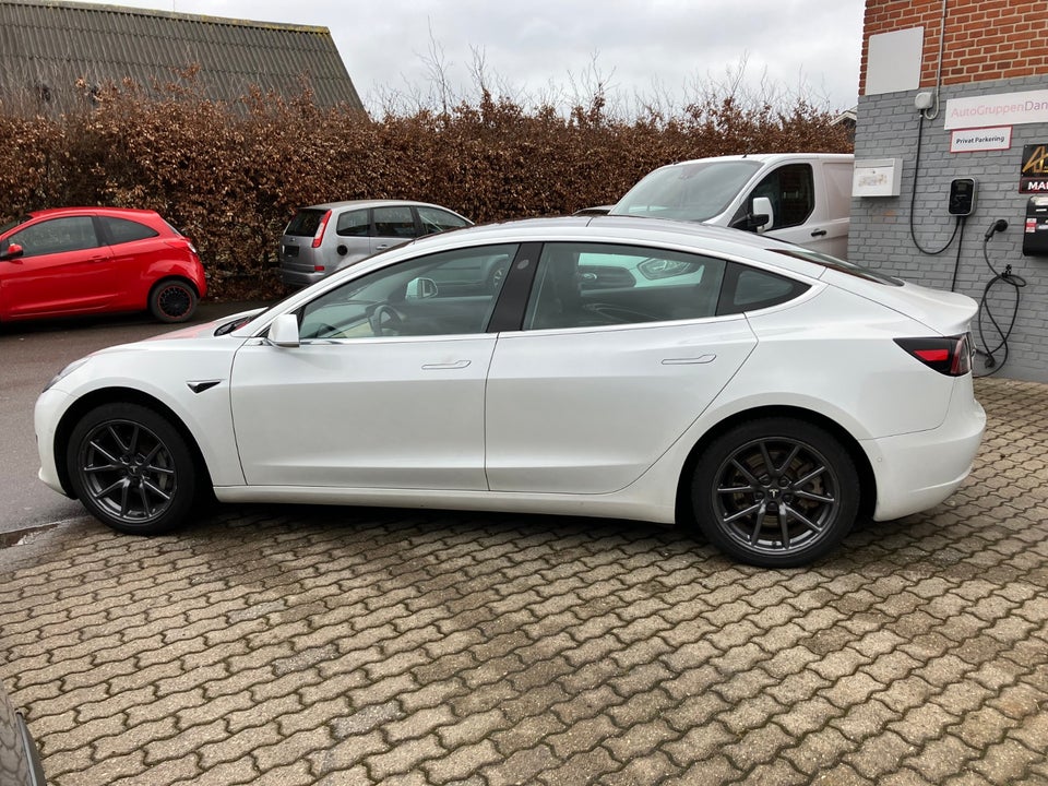 Tesla Model 3 Standard Range+ RWD 4d