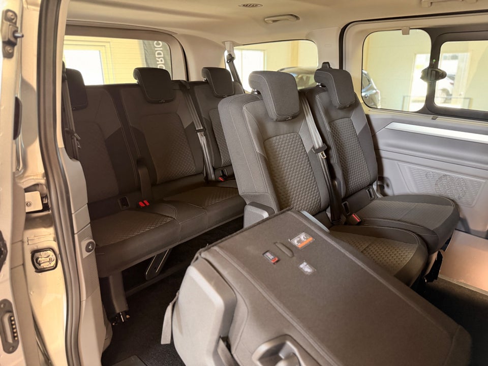 VW e-Caravelle 64 Life SWB