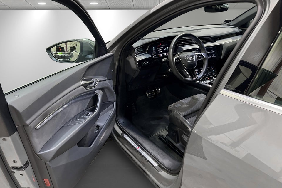 Audi Q8 e-tron 55 S-line quattro 5d