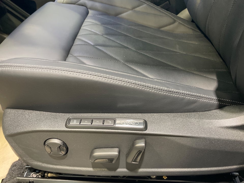 Ford Explorer 77 Premium Extended Range 5d