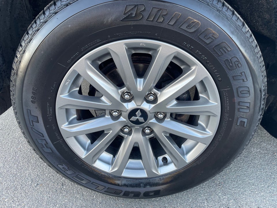 Mitsubishi L200 2,4 DI-D 181 Instyle Db.Kab aut. 4d