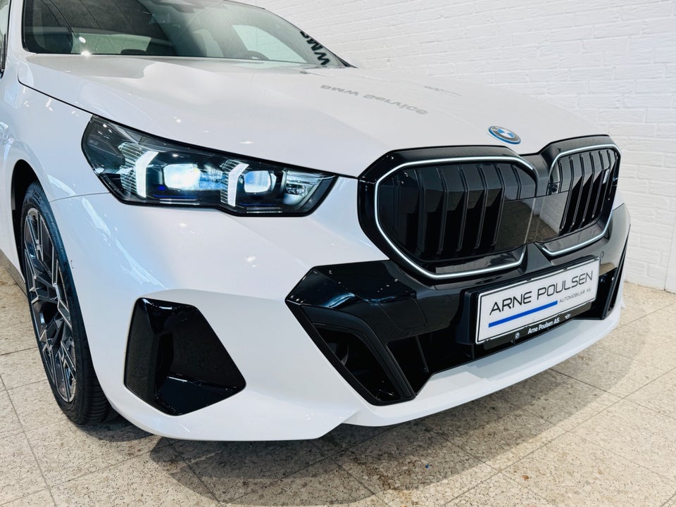BMW i5 eDrive40 Fully Charged M-Sport 4d