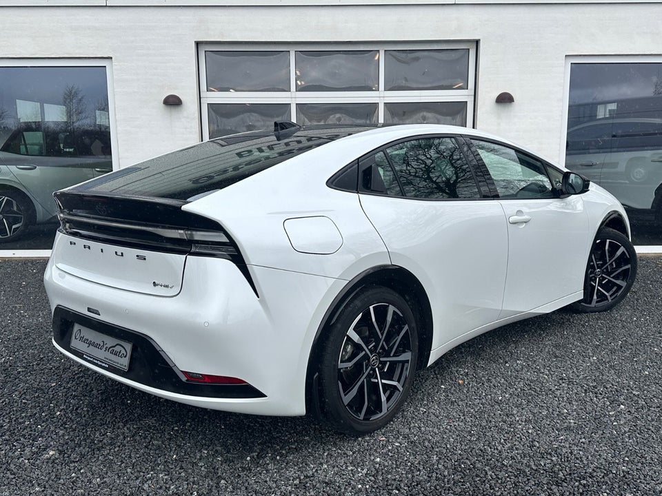 Toyota Prius 2,0 Plug-in Hybrid Elegant 5d