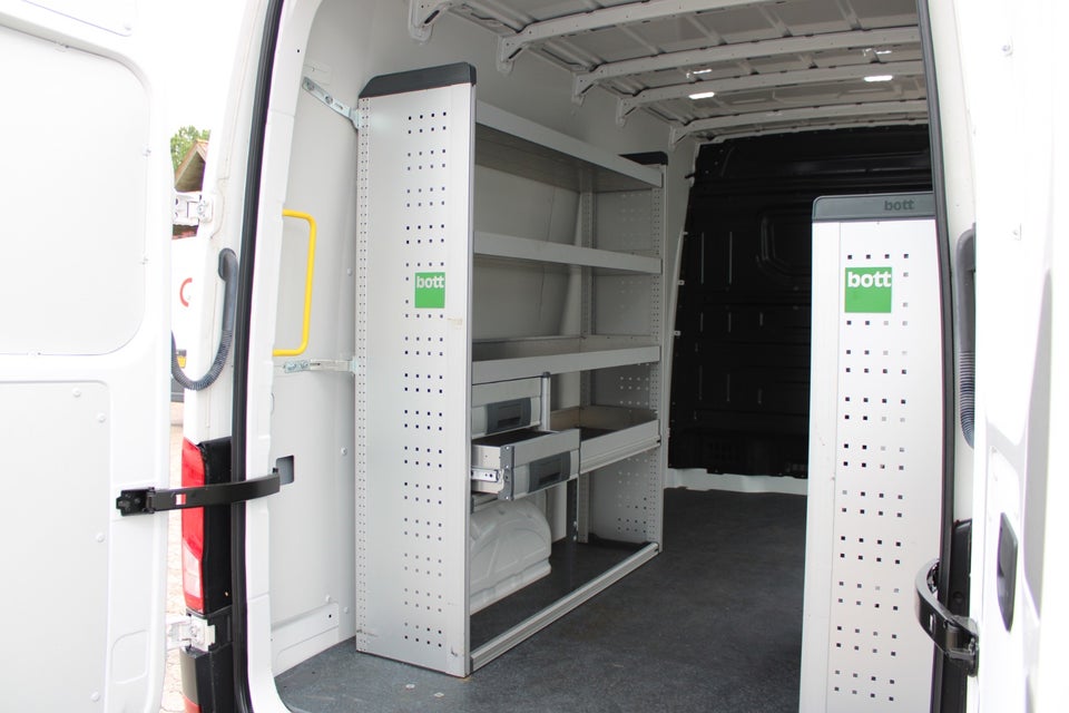 VW Crafter 35 2,0 TDi 177 Kassevogn L3H2 aut.
