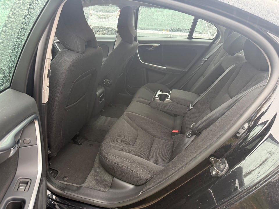 Volvo S60 2,0 D3 136 Momentum aut. 4d