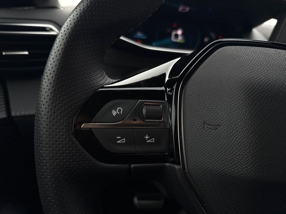 Peugeot e-208 50 GT Pack 5d