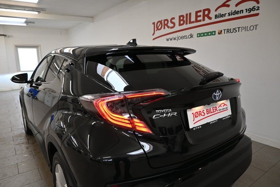Toyota C-HR 1,8 Hybrid C-LUB Business CVT 5d