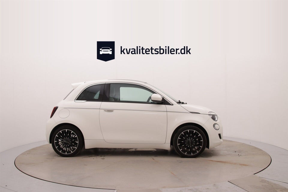 Fiat 500e 42 Icon 3d