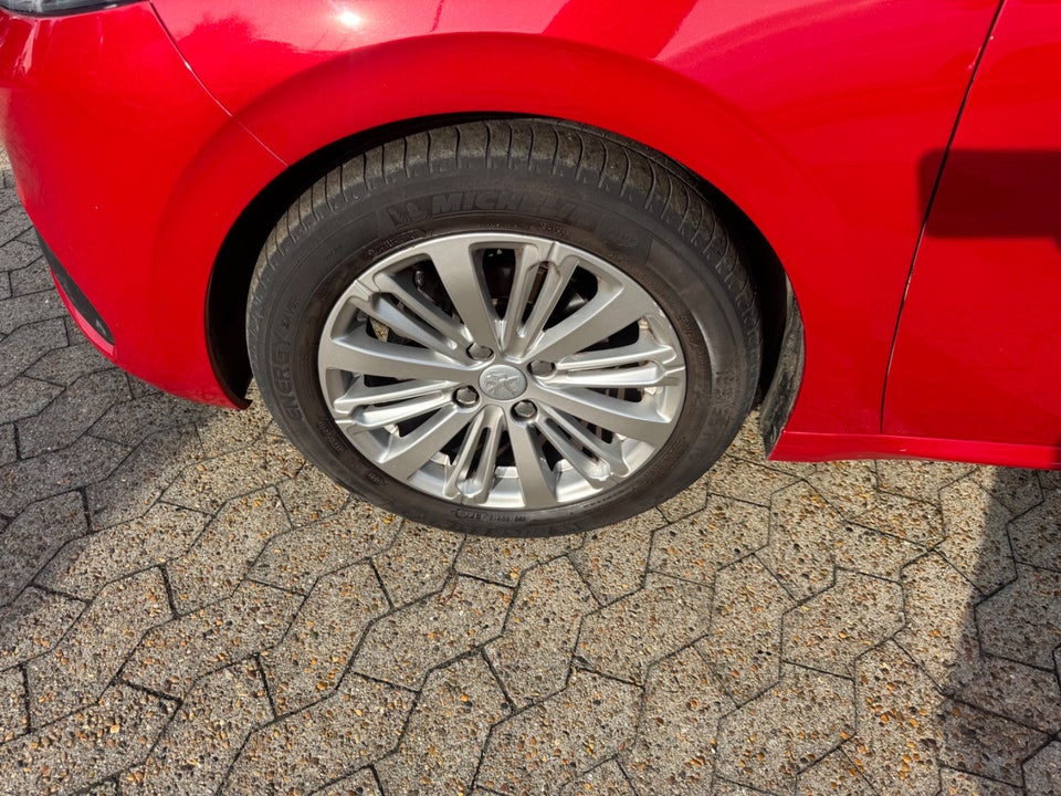 Peugeot 208 1,6 BlueHDi 100 Allure Sky 5d
