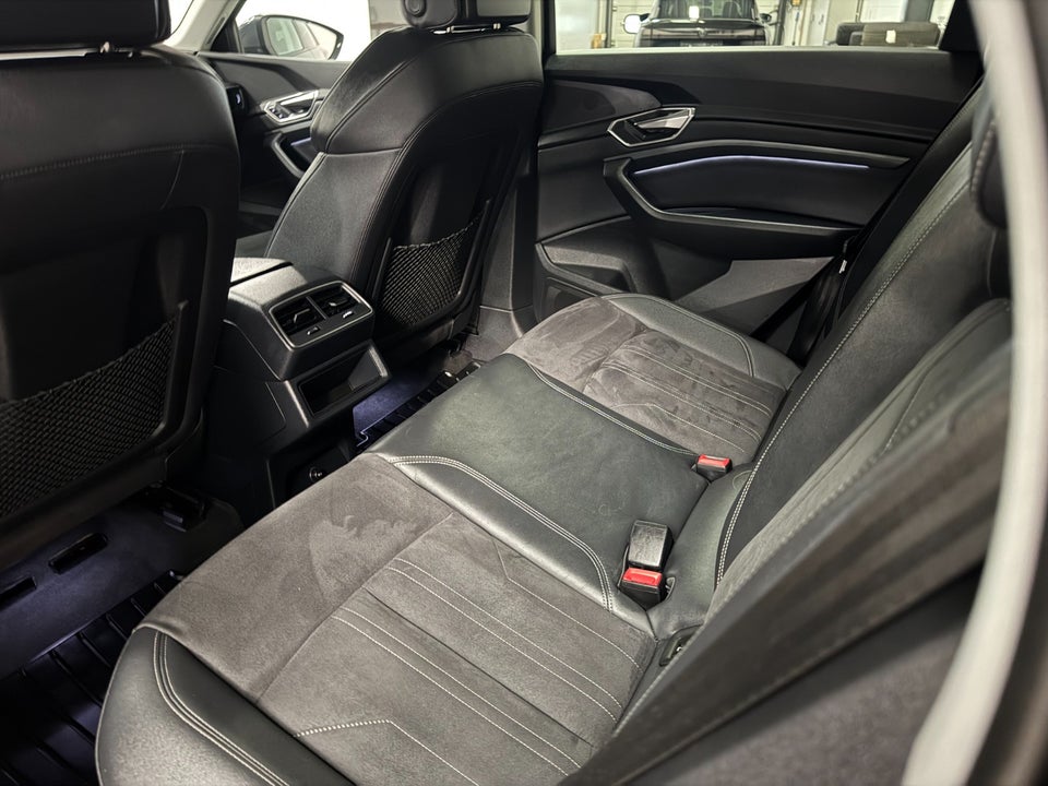 Audi Q8 e-tron 55 quattro 5d
