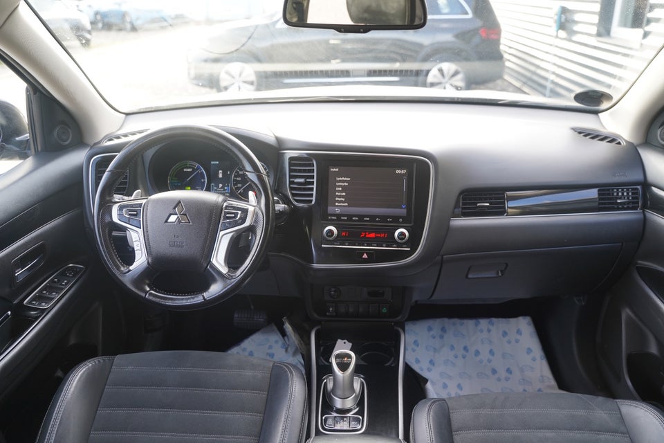 Mitsubishi Outlander 2,4 PHEV Invite CVT 4WD 5d