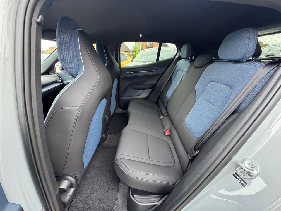 Volvo EX30 Standard Range Plus 5d
