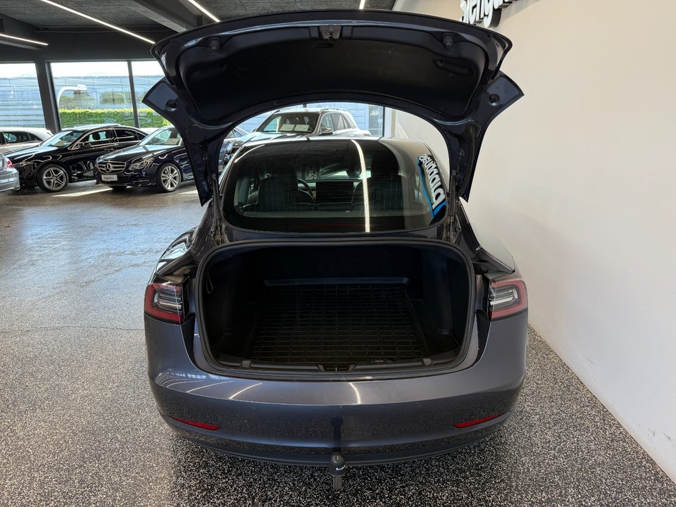 Tesla Model 3 Standard Range+ RWD 4d