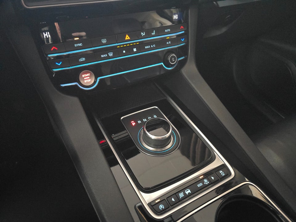 Jaguar F-Pace 2,0 D180 Pure aut. AWD 5d